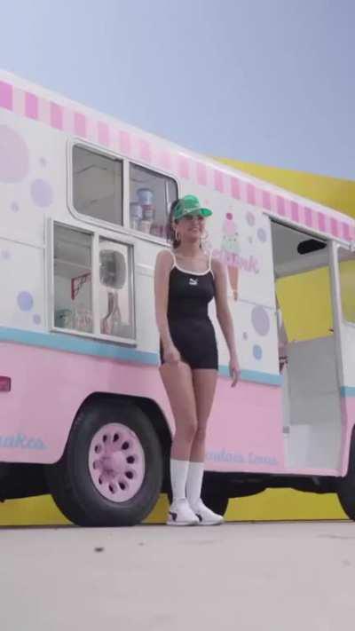 Wow her legs in this clip