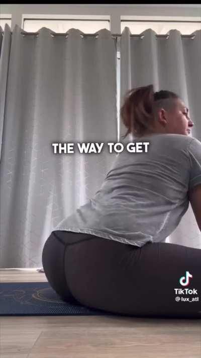 Educational video on flexing gluteus medius. I’m not sure how she can target the medius versus the Maximus, but she has a PHD in anatomy