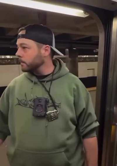 Holy shit! This is New York City. No ID, doesn't identify himself, trying to kidnap a passenger... Who are these fucking Nazis? 😳👇