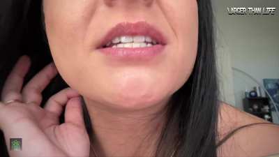 Erika LOVES giantess vore! 🤯