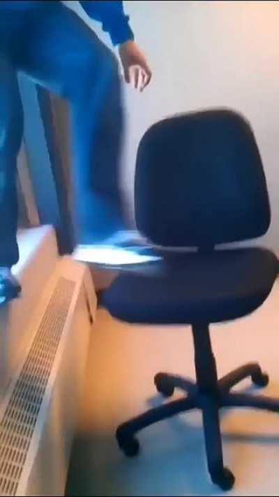 Blur compra una sedia nuova, Blur: