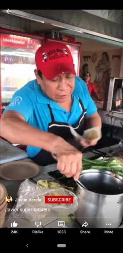 ¡Dos de frijol con todo!