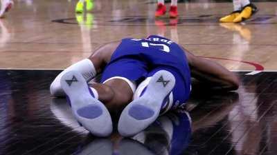 [Highlight] Paul Georges knee bends back at a horrible angle