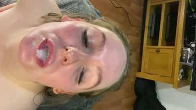 Just a cumslut working here magic !