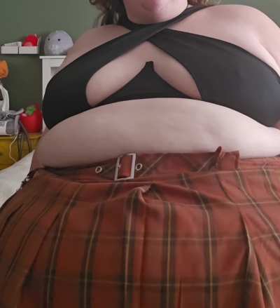 Spoiler for what happened next: my top COULD NOT contain my fat tits🍒🙈