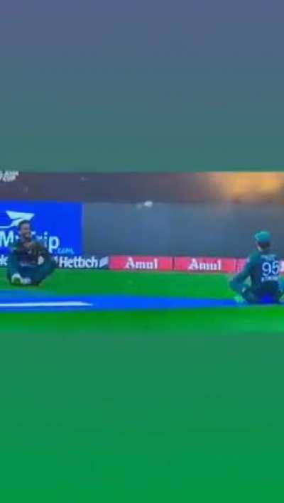 Yaha catching practice horhi h gaizz...