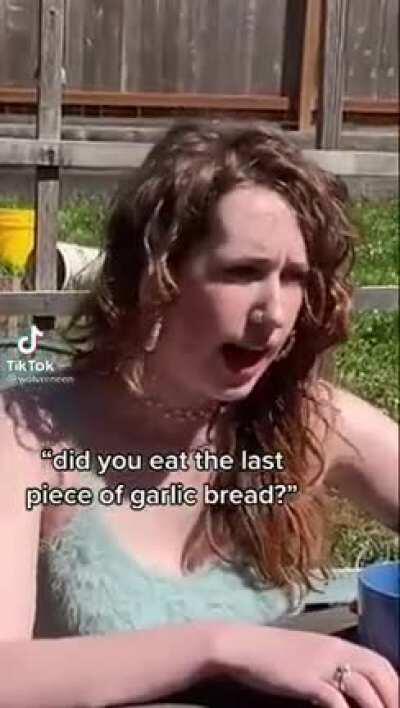 When my allosexual friend eats my garlic bread 🙄✋🏾