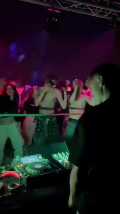 finally some young folk with some good music taste