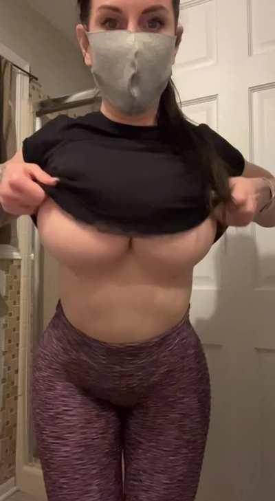 Could I get your attention at the gym with this titty drop [F]