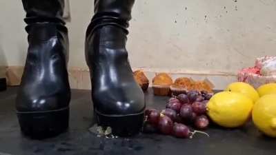 I do Custom Crush Videos. Hit me up for Pre-mades & Customs. Peep this Crush 😻❤️Juicy scenes indeed 🥰