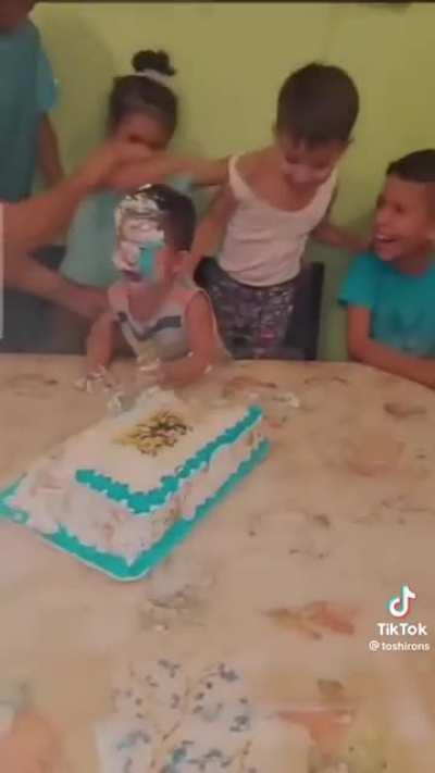 Adults in there step in, come on!