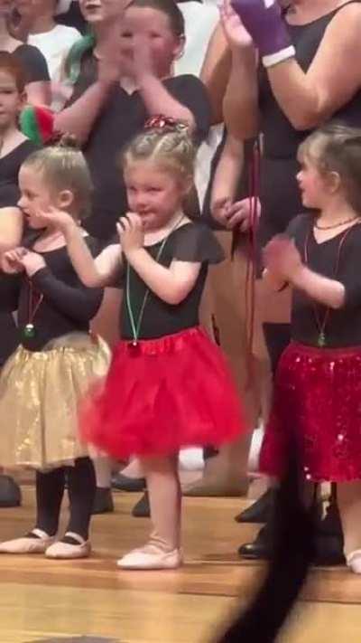 Her reaction is priceless, pure joy ❤️