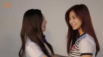 160325 - Nayeon throws away Tzuyu's kiss