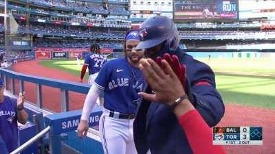 [Highlight] [TOR (3)-0 BAL] Hernandez responds to Vladdy's bomb with a homer of his own