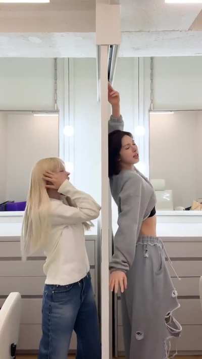 251007 NMIXX Tiktok update with Lily and Bae |🫸🚪💔