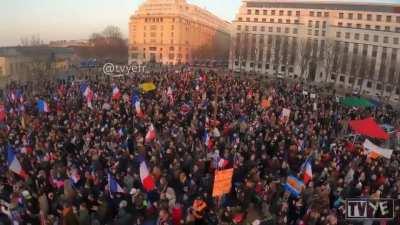 Video footage from today's Paris mass protest against Macron the dictator's corona fascism We will NOT obey to Tyranny NO MATTER WHAT ! #TakeDownMacron STOP vaccine passports STOP segregation We are NOT SLAVES !