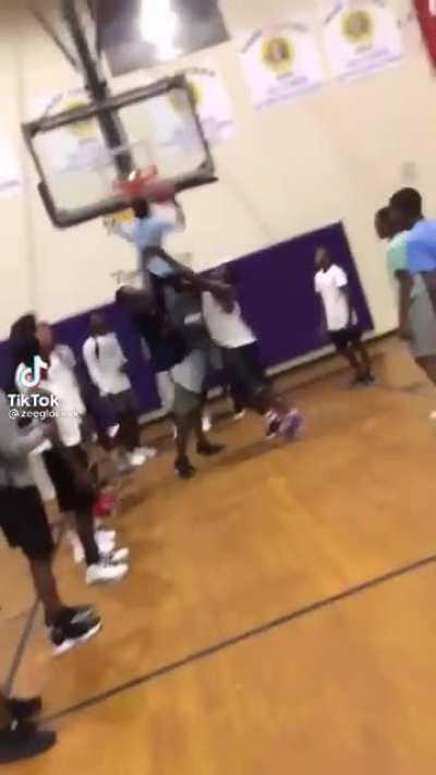 Why didn’t lil nigga hang on the rim😭😭