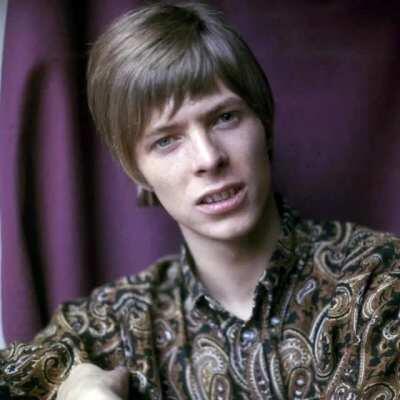 David tries to convince Parlophone executives to sign him, to no avail (1968)