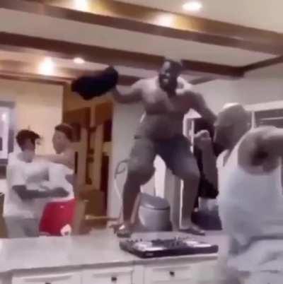 mood whenever let it go starts playing