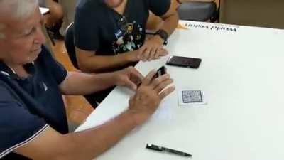 75-year-old Salvadoran, Don Jose travels 2 hours a day to take the Mi Primer Bitcoin diploma course