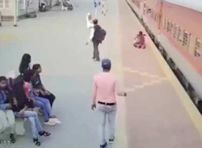 Getting on and off the train in India