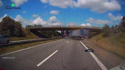 Who's the idiot here? Both? Neither? Apparently the stopped vehicle had flashing lights and had blocked the lane to pick up debris on the road.