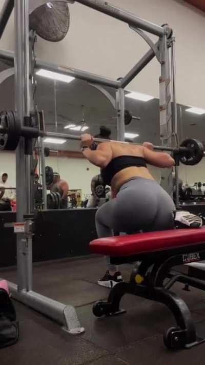 She’s has a amazing body 