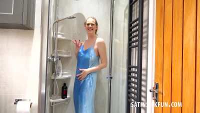 Mel steps into the shower