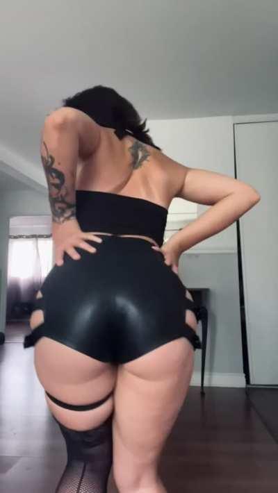 [Reddit] Show me what porn you'd like my gf to star in while we chat about it