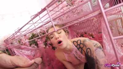 Eden Ivy drinks it up from cage