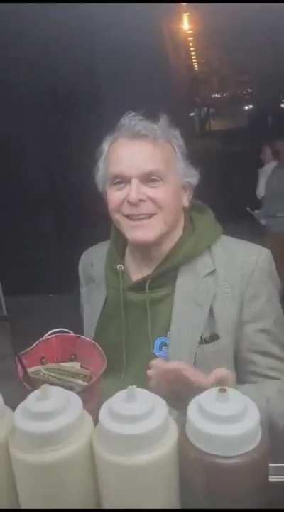 Green jacket was berating and harassing a halal cart vendor in NYC Part 1