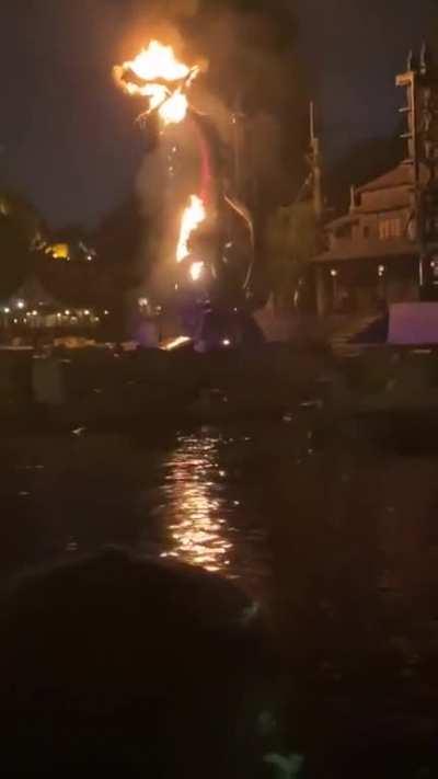 (4/22/2023) 45ft Robotic dragon caught fire tonight at Disneyland