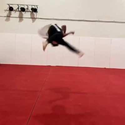 High-level tricking athlete Shosei Iwamoto doing some insane boxcutter kicks