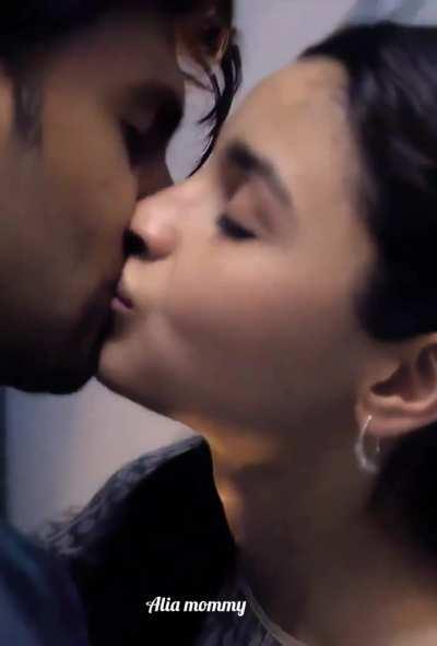 Alia bhatt lusty kissing scene in gully boy 🔥🤤