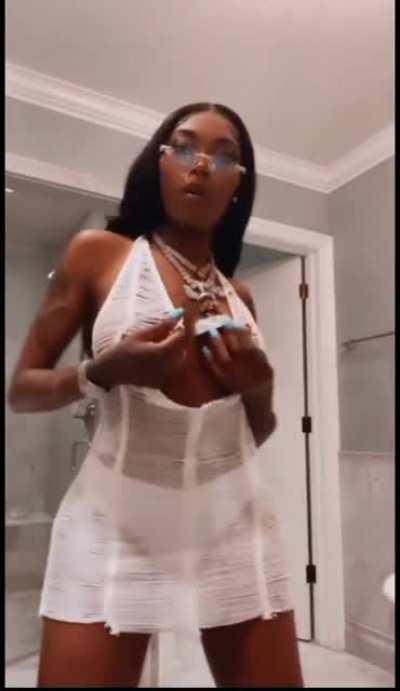 Asian Doll nip slip