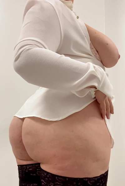 I’ll convince you to fuck me in the office restoom