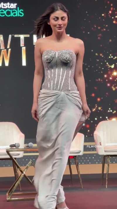 Mouni Roy 