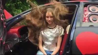 Девушка красивая, а музыка на любителя