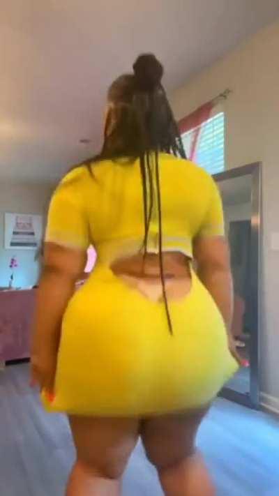 Shaking that ass out of the dress 🤤🤤