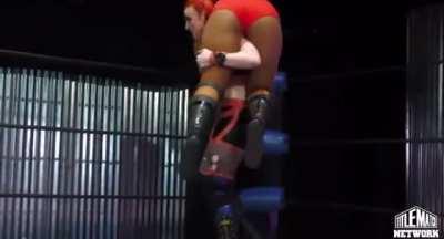 Kilynn King showing off her power against Savannah Evans 💪🏽