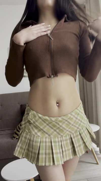 I might be shy but I like to show my tiny body 😉