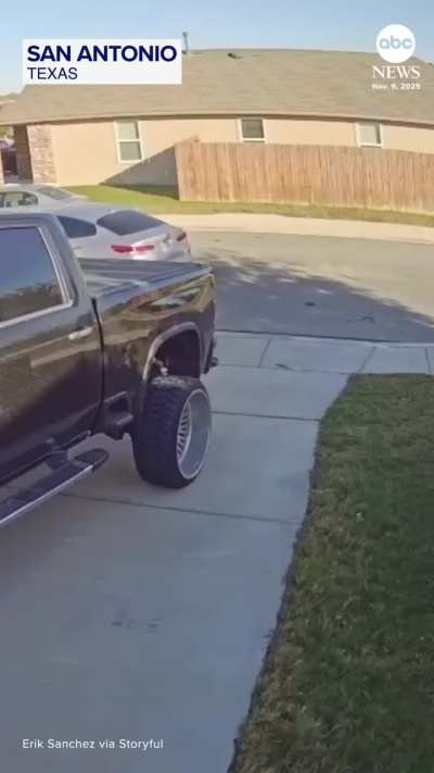 Woman asks 9 year old (not her daughter) to move her car