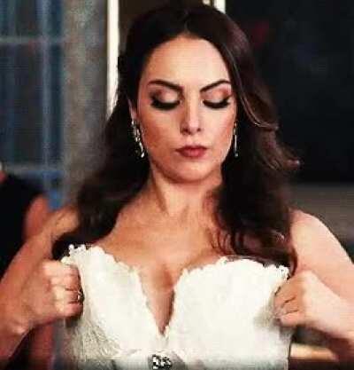 Elizabeth Gilles boobs jiggling