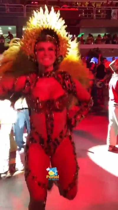 Paolla Oliveira (@paollaoliveirareal)