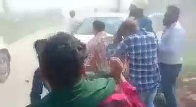 Clear video of farmers being overrun by the car and windshields are not broken as said by whole fucking godi media