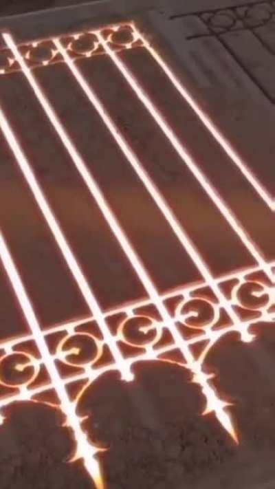 Making a cast iron fence with a sand mould by hand