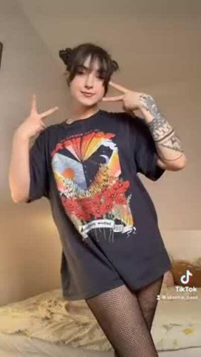 Wait for it.. 🥵 ( her Free album In Comment )