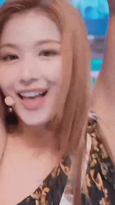 Fuck someone pull that down 🤤