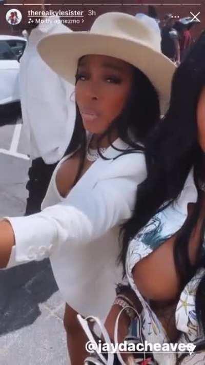 Ari fletcher nip slip