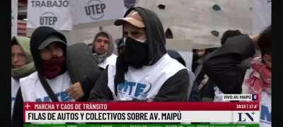 PIQUETEROS:CON CUBIERTAS
POR LAS DUDAS QUE EL CAMIÓN HIDRANTE PINCHE 
UNA RUEDA